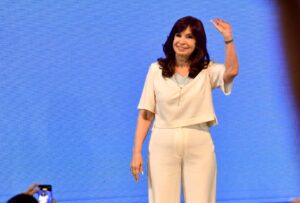 28-04-2023_la_vicepresidenta_cristina_fernandez_parece