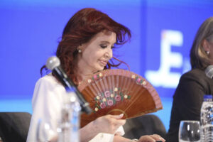 28-04-2023_la_vicepresidenta_cristina_kirchner_advirtio