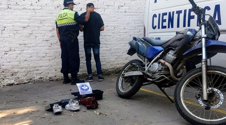 EDFD106B-9F44-4C9C-884B-CD0BF155983D